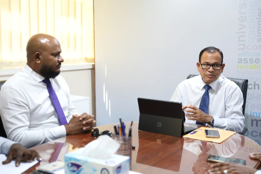 photo for ބާރަށު ދާއިރާގެ މެމްބަރާއެކު މިނިސްޓަރ އާދަމް ޝަރީފު އުމަރު ބޭއްވެވި ބައްދަލުވުމުގެ ތެރެއިން